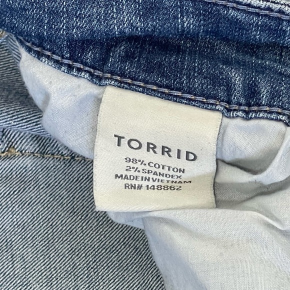 Torrid Boyfriend Distressed Lightwash Jeans Size 16 - Picture 7 of 8